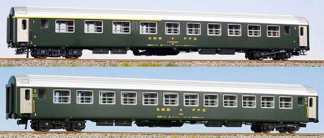 Set of 2 passenger cars 1st/2nd and 2nd class<br /><a href='images/pictures/LS_Models/47215.jpg' target='_blank'>Full size image</a>